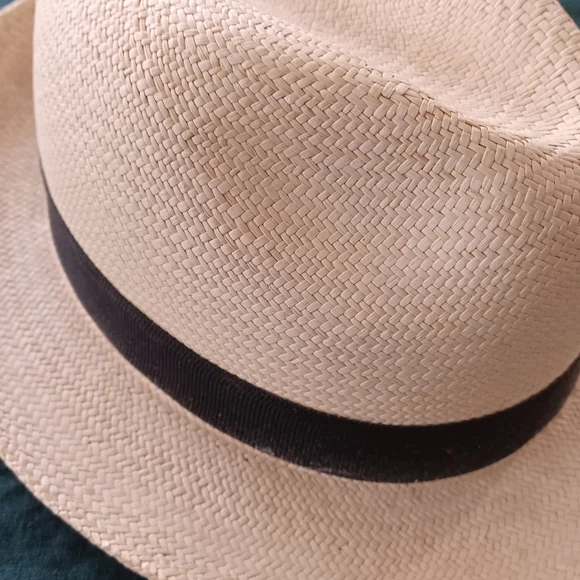 Trilby Style Hat Straw Fedora with Black Band Vacay Trends - Picture 6 of 10